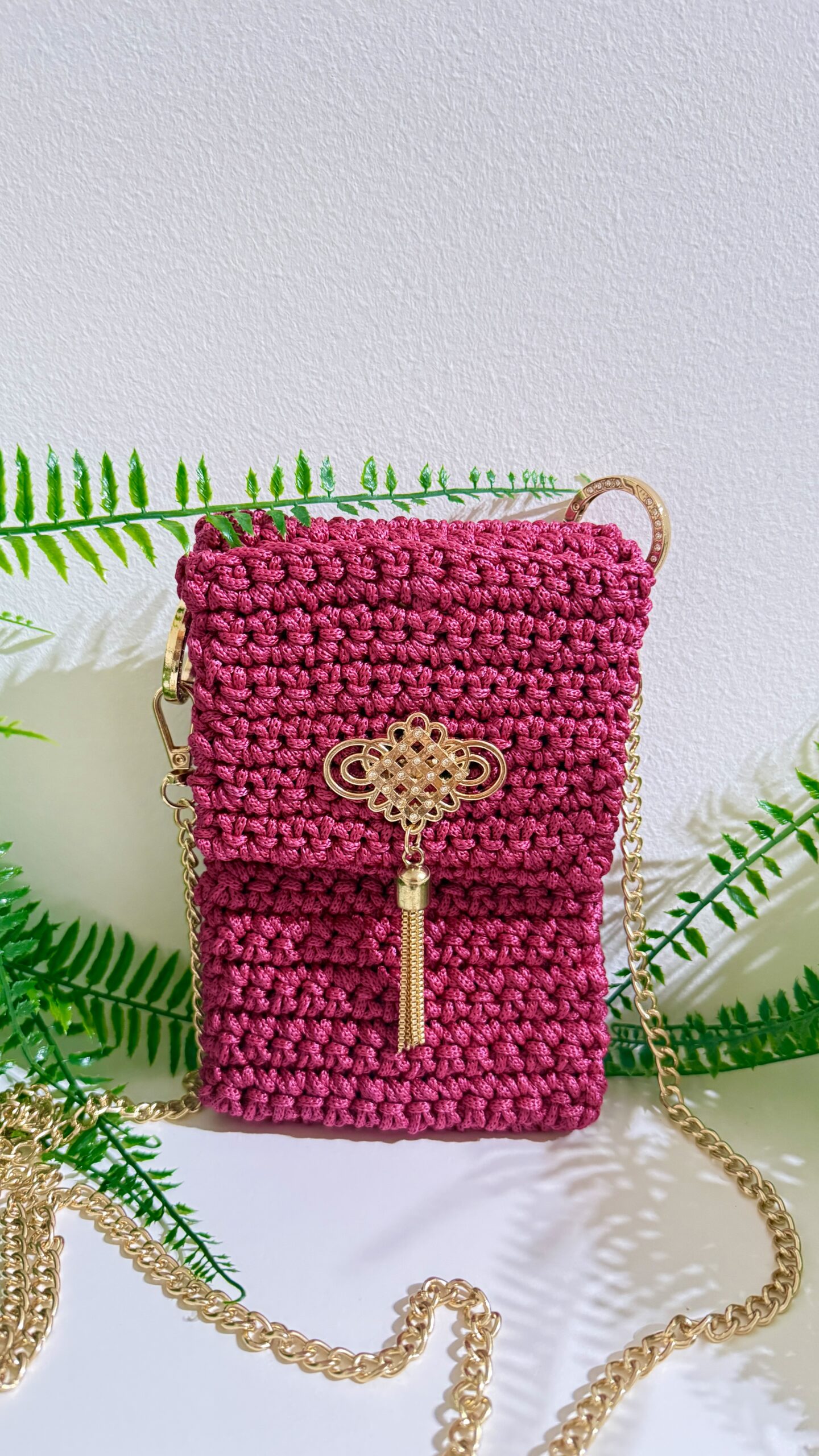 Swiss Phone Bag Berry Rose - Front View